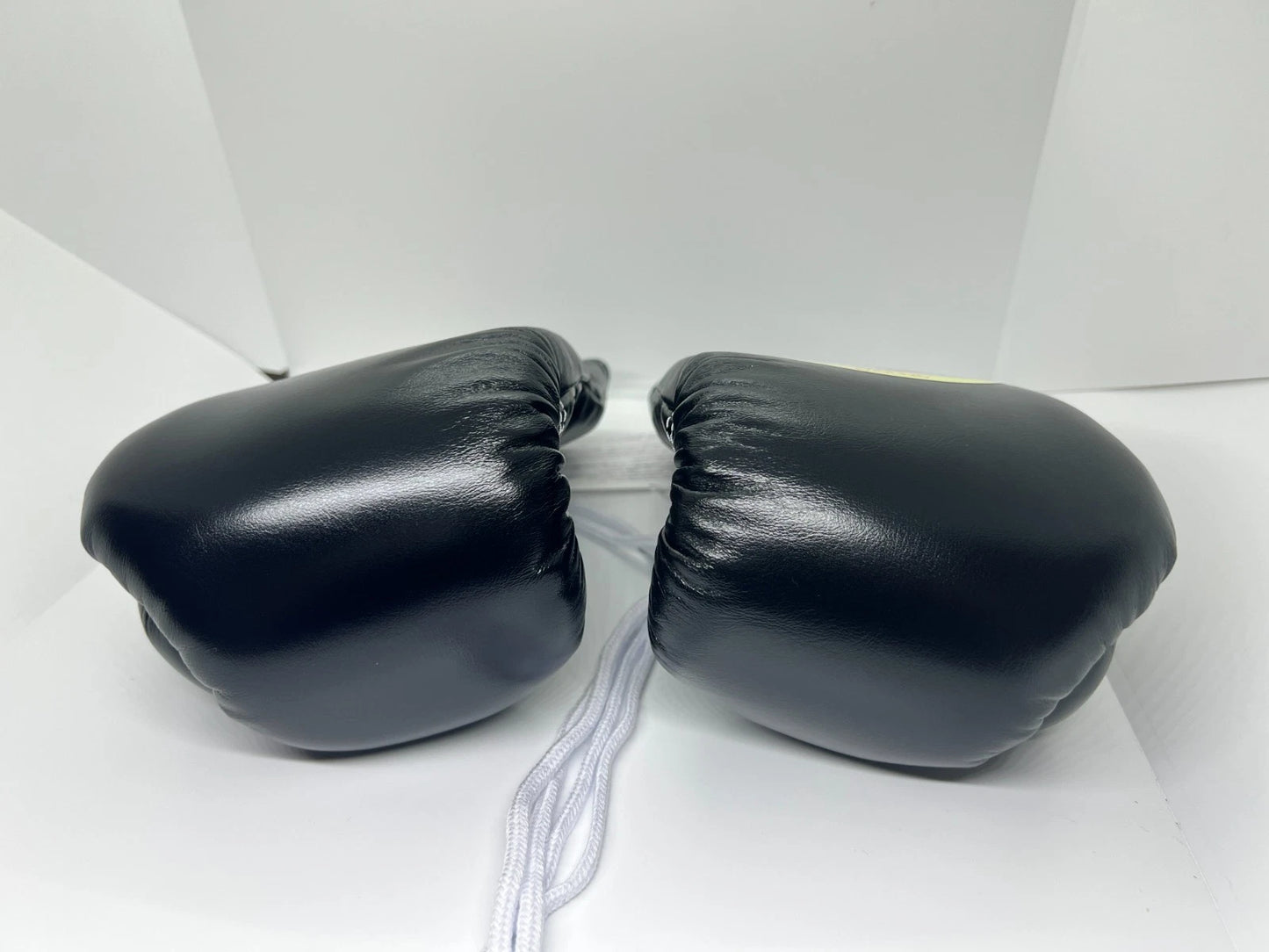 Black Leather Boxing Gloves – Professional Training & Sparring Gear